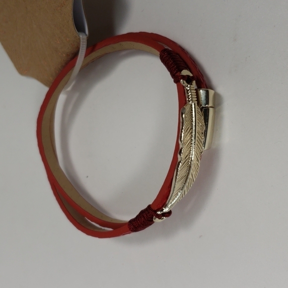 Women's Stunning Silver tone Feather, Red Leather Wrap Bracelet w/ Magnetic lock - Picture 4 of 4